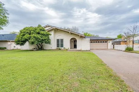 5402 Vale St, Greenville, TX 75402