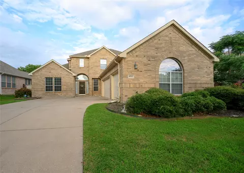 8021 Ocean Dr, Fort Worth, TX 76123