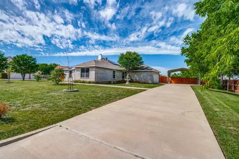 900 Hillside Dr, Justin, TX 76247