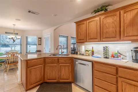 2008 Creekview Dr, Commerce, TX 75428 photo 9