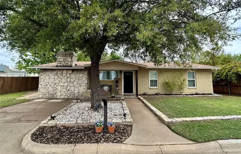 107 S Hannaford St, Granbury, TX 76048