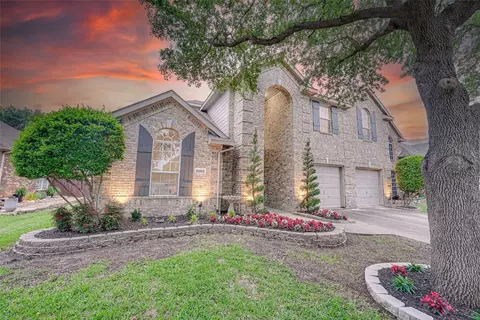 8009 Southern Hills Ln, Rowlett, TX 75089