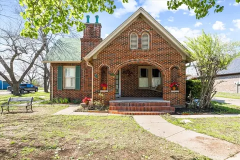 209 S Bond St, Whitewright, TX 75491