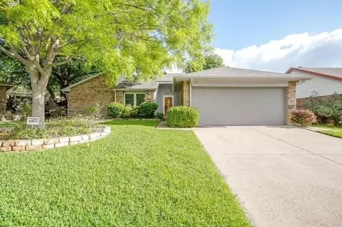 2308 Whispering Ct, Fort Worth, TX 76133