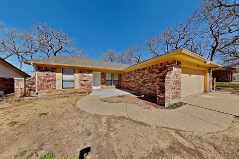 2115 Rainwood Ct, Arlington, TX 76017