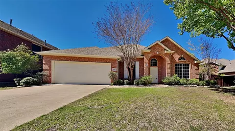 5801 Greenway Dr, Rowlett, TX 75089