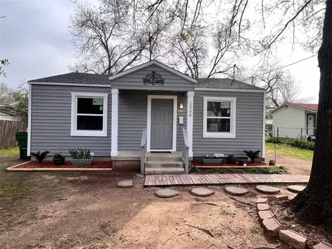 1504 Woods Ln, Haltom City, TX 76117