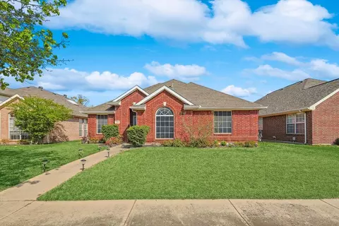 7816 Park Downs Dr, Fort Worth, TX 76137