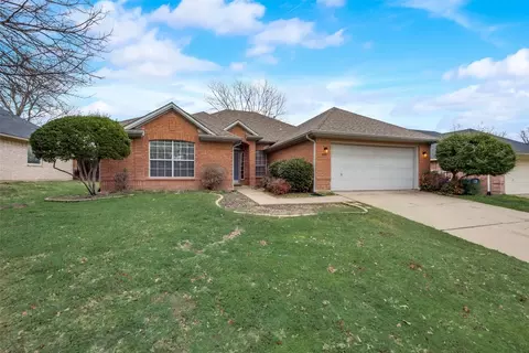 Exterior - 2920 Custer Dr, Corinth, TX 76210 photo 2 of 5