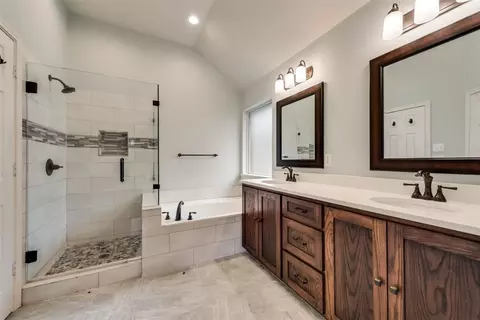 Bath - 2920 Custer Dr, Corinth, TX 76210 photo 1 of 2