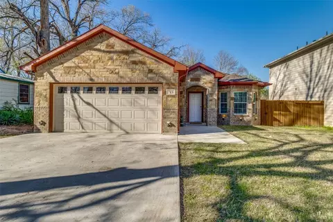 713 E 7th St, Bonham, TX 75418
