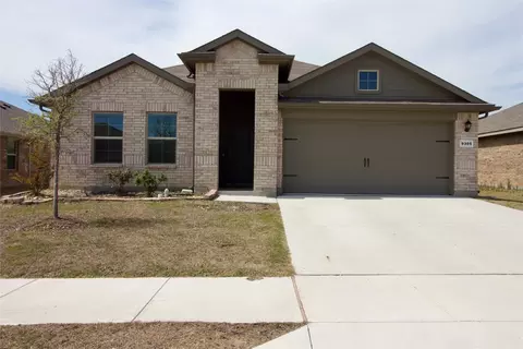 9305 Desertrock Rd, Fort Worth, TX 76131