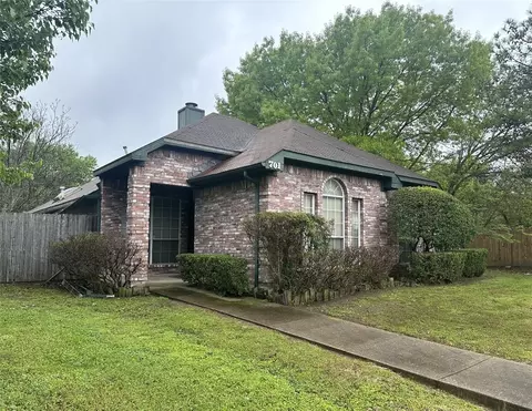 701 Sierra Ct, Grand Prairie, TX 75052