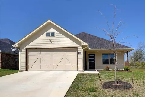 201 Clover Cir, Weatherford, TX 76086