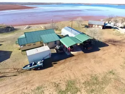 525 Bourbon St, Seymour, TX 76380