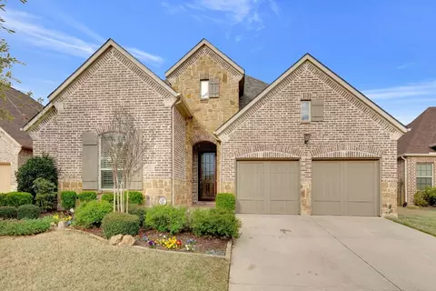 8804 Bluestem Dr, Lantana, TX 76226