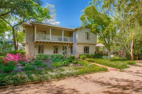 1105 N Canterbury Ct, Dallas, TX 75208