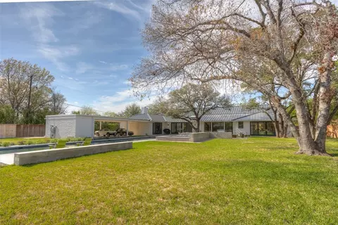 6101 Merrymount Rd, Westover Hills, TX 76107