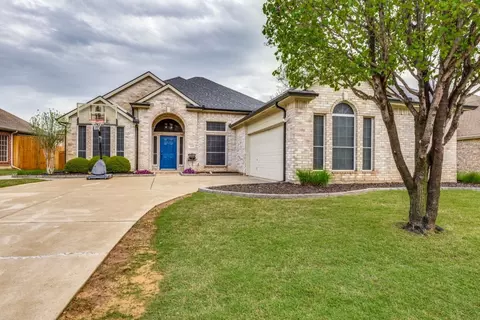 409 Stoneleigh Cir, Lake Dallas, TX 75065