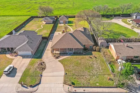 546 Main St, Roanoke, TX 76262