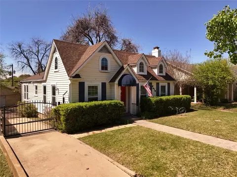 2610 S Adams St, Fort Worth, TX 76110