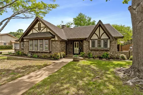 229 Hillview Dr, Hurst, TX 76054