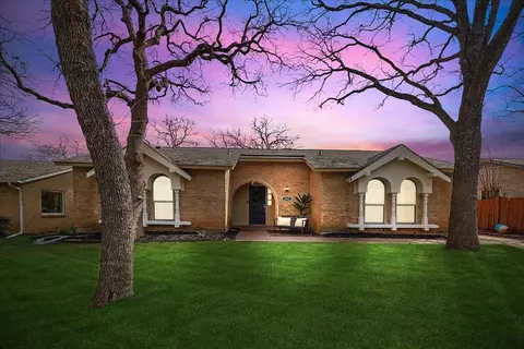 3012 White Oak Ln, Bedford, TX 76021
