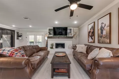 8821 Holt St, Lakeside, TX 76135