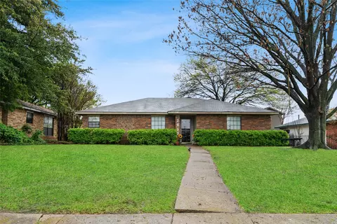 2810 Scottsbluff Dr, Dallas, TX 75228