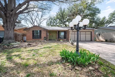 3004 Lisa Ln, Arlington, TX 76013