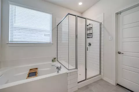 Bath - 1625 Babb Ln, Celina, TX 75009 photo 2 of 4
