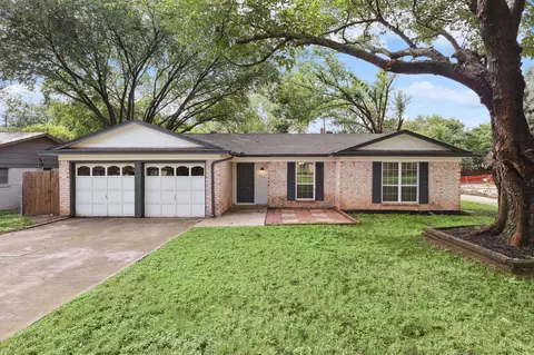 720 James St, Azle, TX 76020