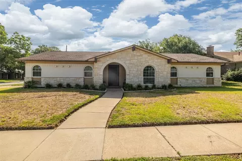 2009 Victoria Dr, Arlington, TX 76012