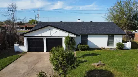 1911 Castle Rd, Arlington, TX 76014