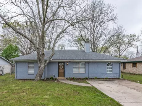 407 E Mckinney St, Pilot Point, TX 76258