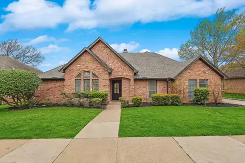 3717 Westview Dr, Bedford, TX 76021