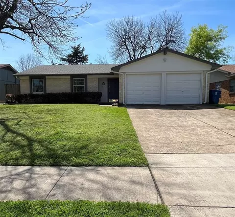 702 Bentwood Dr, Lewisville, TX 75067