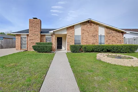 4706 Alamo Ct, Grand Prairie, TX 75052