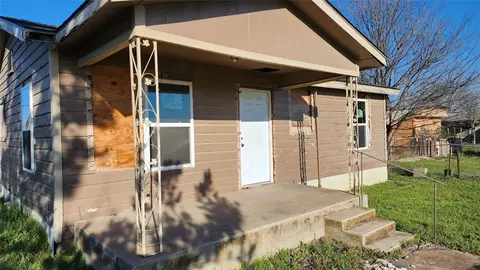 413 Travis St, Ranger, TX 76470