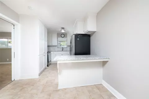 Kitchen - 908 Clebud Dr, Euless, TX 76040 photo 1 of 8