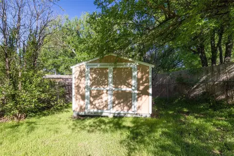 Exterior - 908 Clebud Dr, Euless, TX 76040 photo 7 of 8