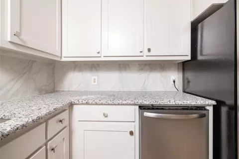 Kitchen - 908 Clebud Dr, Euless, TX 76040 photo 7 of 8