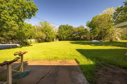 Exterior - 908 Clebud Dr, Euless, TX 76040 photo 4 of 8