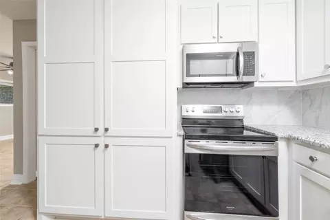 Kitchen - 908 Clebud Dr, Euless, TX 76040 photo 5 of 8