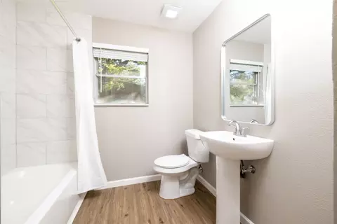 Bath - 908 Clebud Dr, Euless, TX 76040 photo 1 of 5