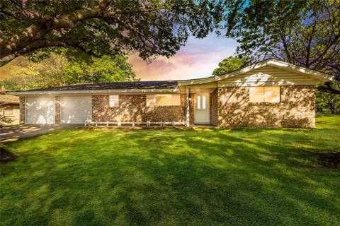 908 Clebud Dr, Euless, TX 76040