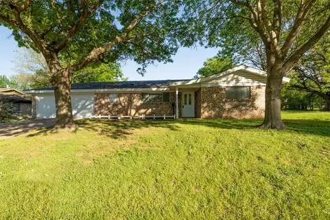 Exterior - 908 Clebud Dr, Euless, TX 76040 photo 3 of 8