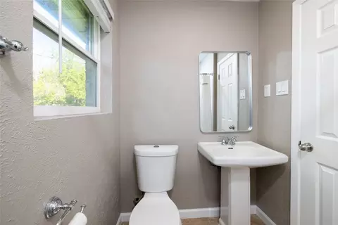 Bath - 908 Clebud Dr, Euless, TX 76040 photo 5 of 5