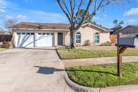 7505 Terry Ct, North Richland Hills, TX 76180