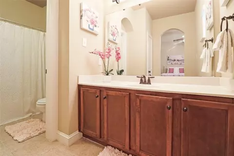 Bath - 905 Brook Forest Ln, Euless, TX 76039 photo 2 of 3